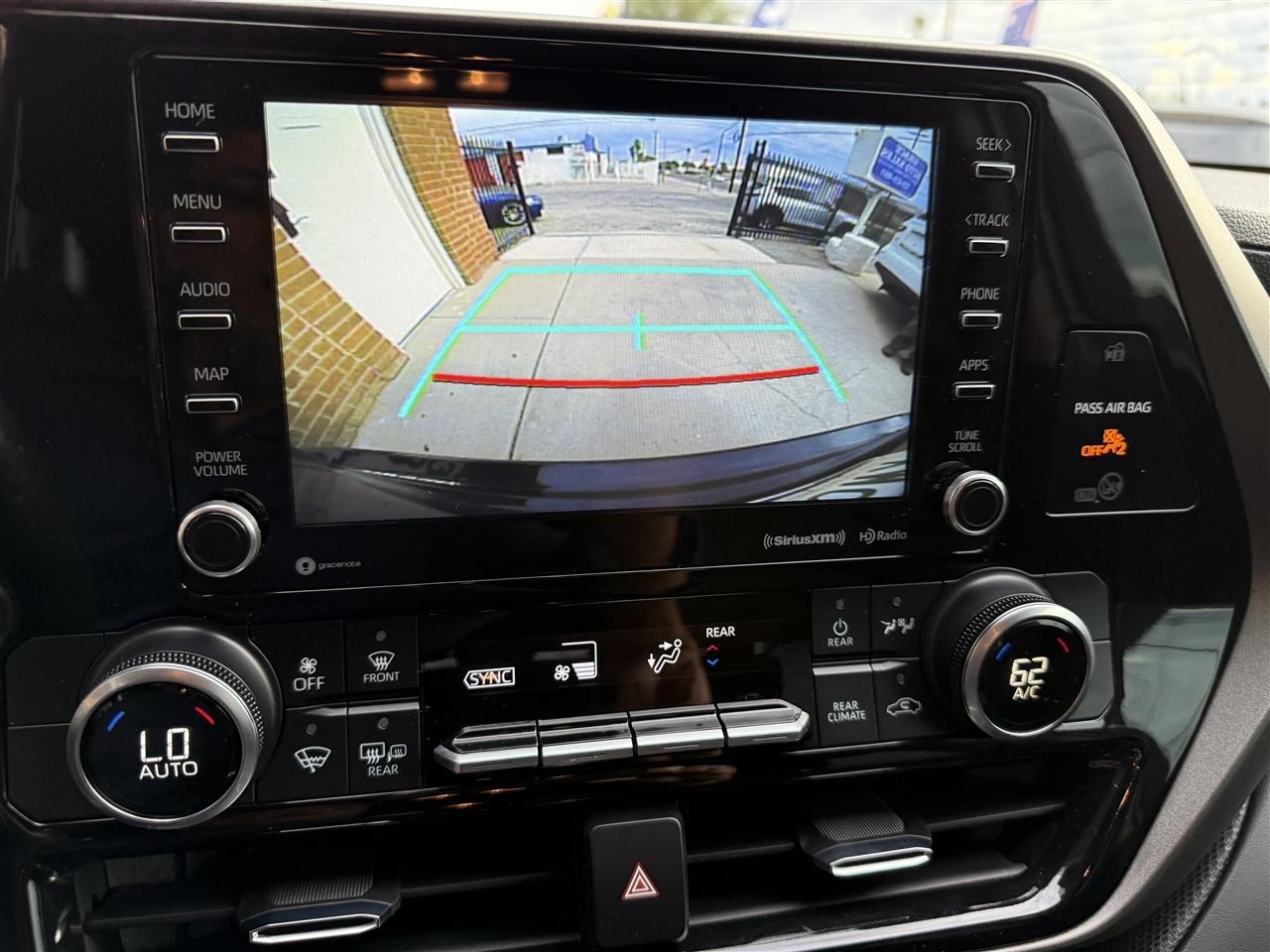Toyota Highlander LE AWD V6 2021