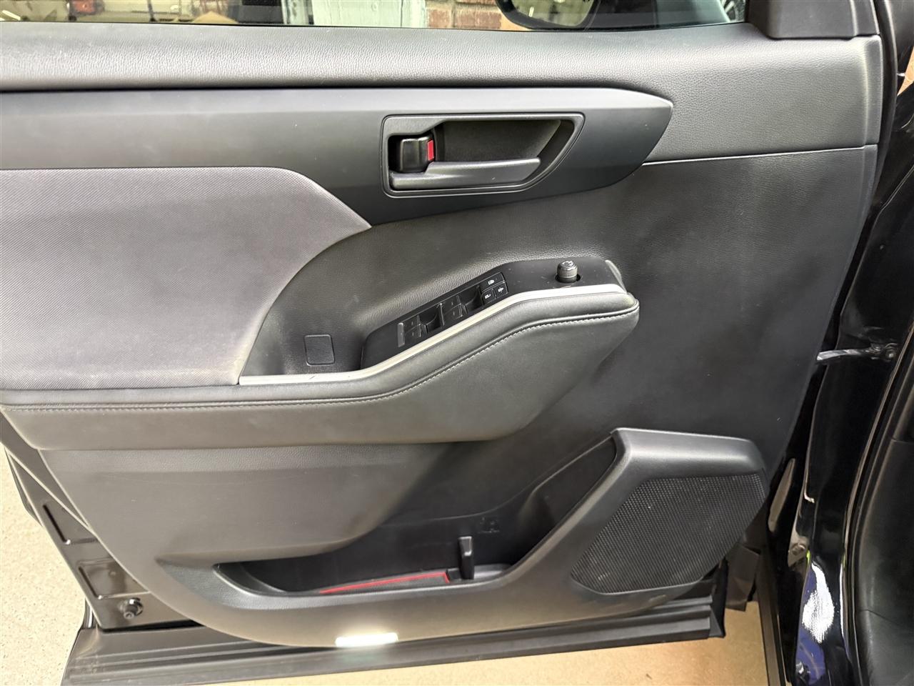 Toyota Highlander LE AWD V6 2021