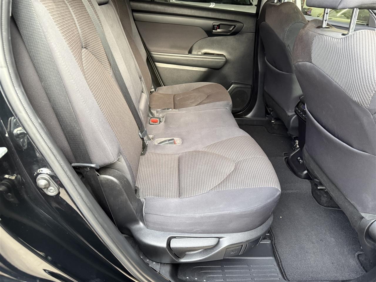 Toyota Highlander LE AWD V6 2021