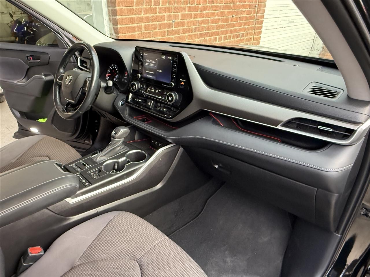 Toyota Highlander LE AWD V6 2021