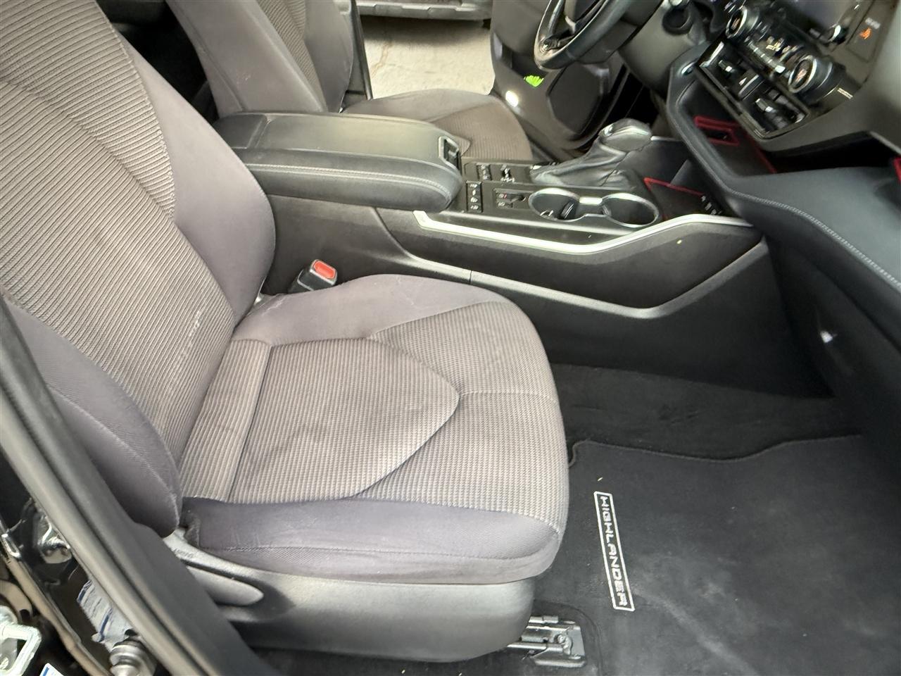 Toyota Highlander LE AWD V6 2021