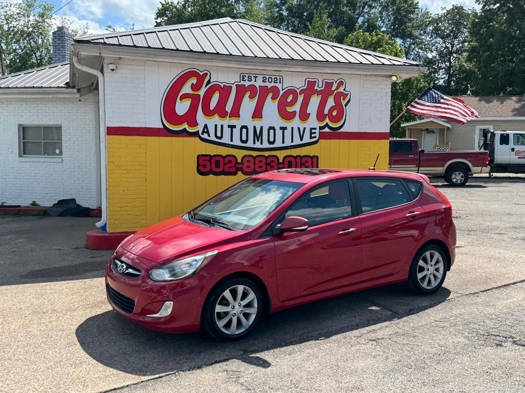 2013 Hyundai Accent SE 5-Door 6-Speed Automatic's photo