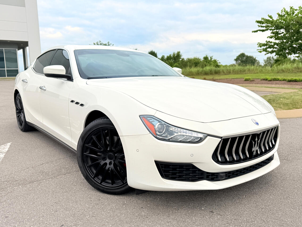 2019 Maserati Ghibli photo 3