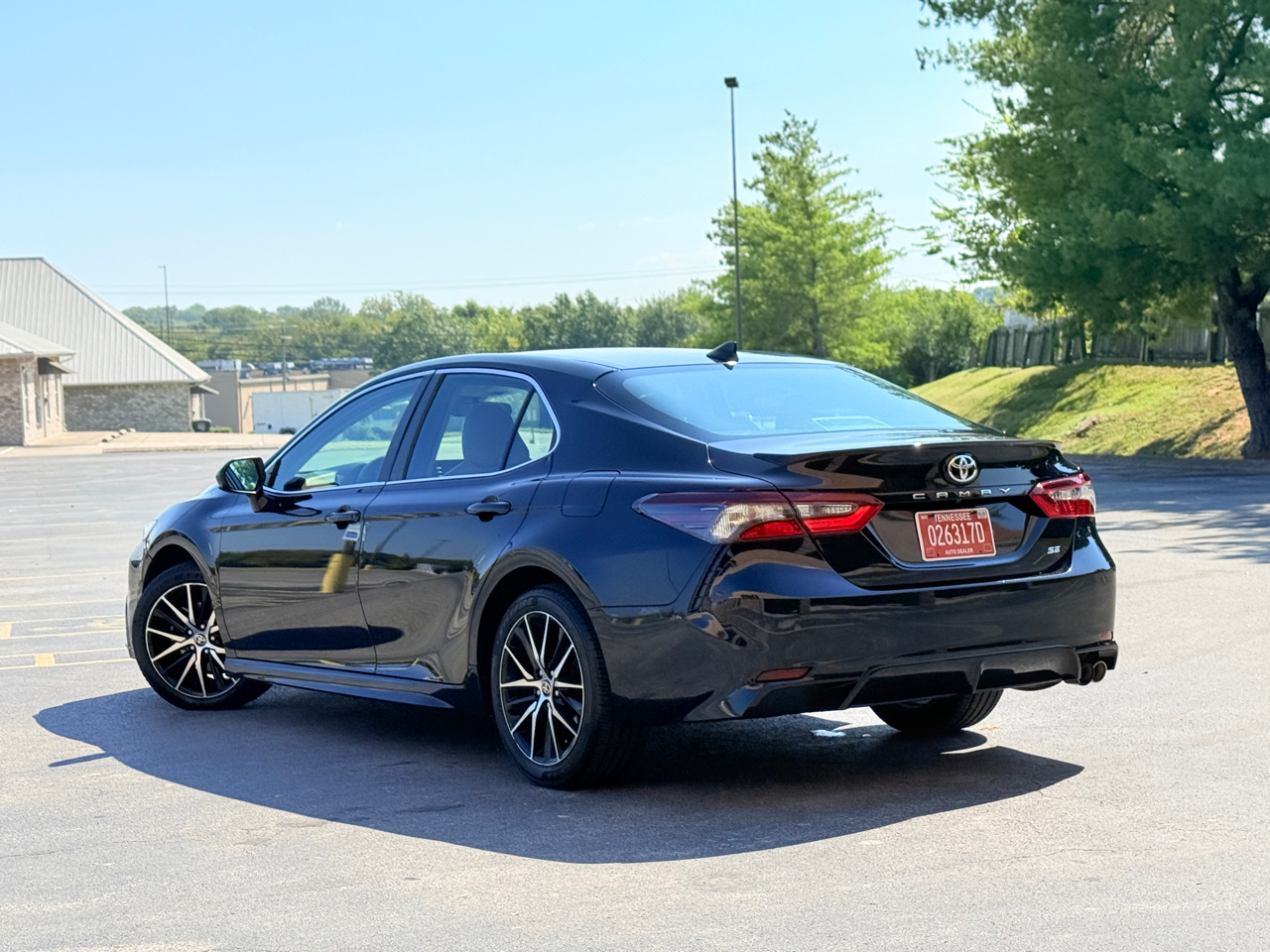2021 Toyota Camry SE photo 2