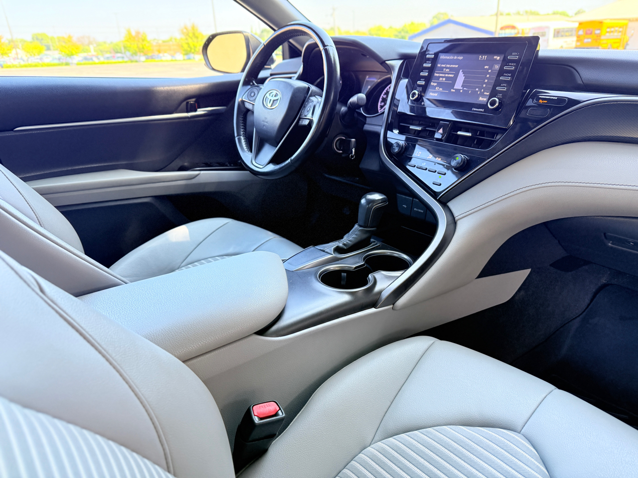 2021 Toyota Camry SE photo 4