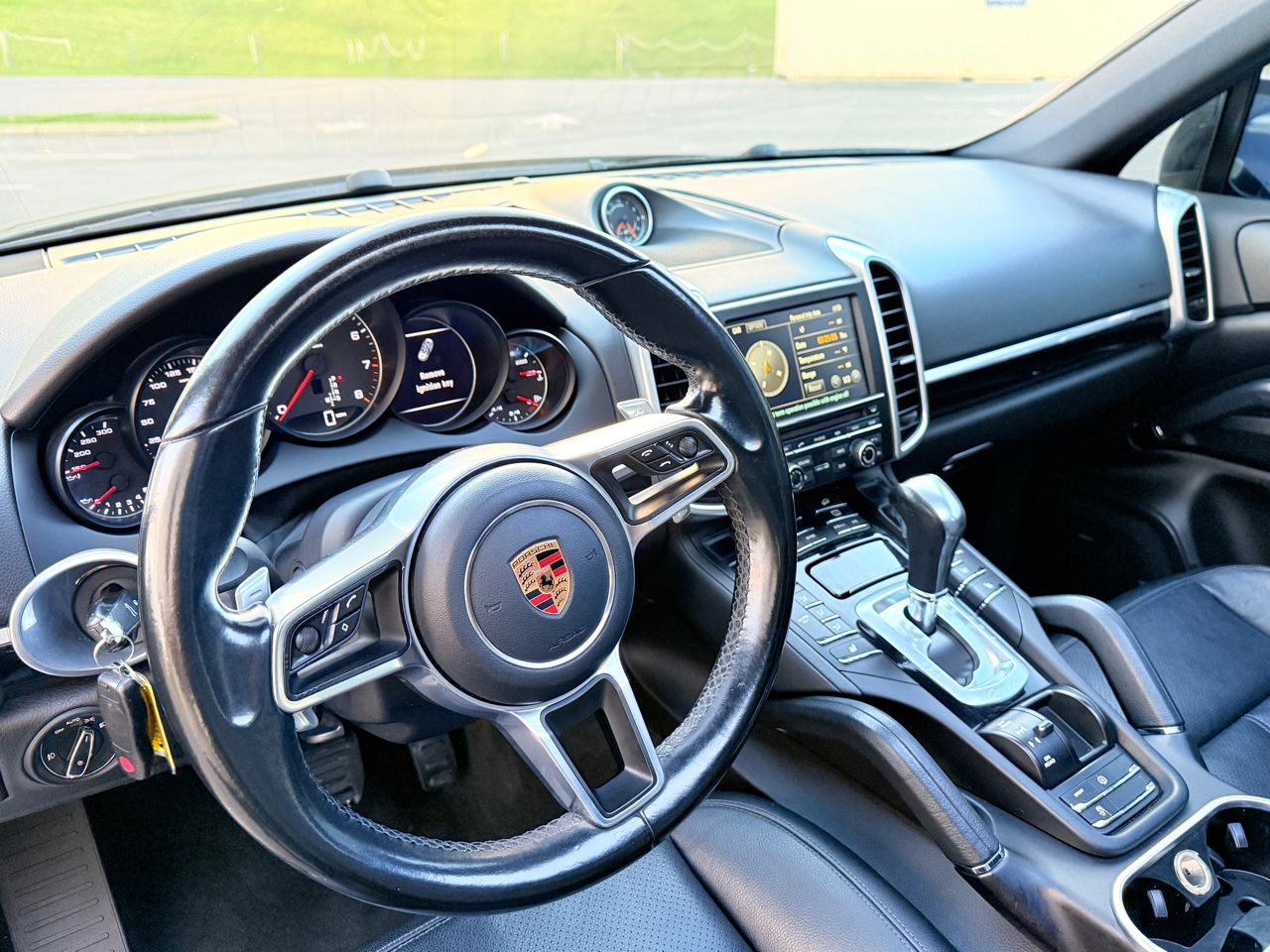 2016 Porsche Cayenne photo 3