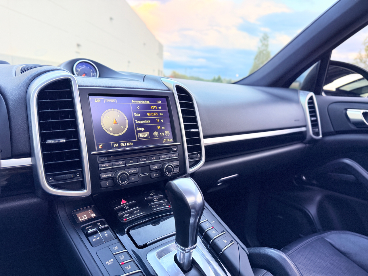 2016 Porsche Cayenne photo 21