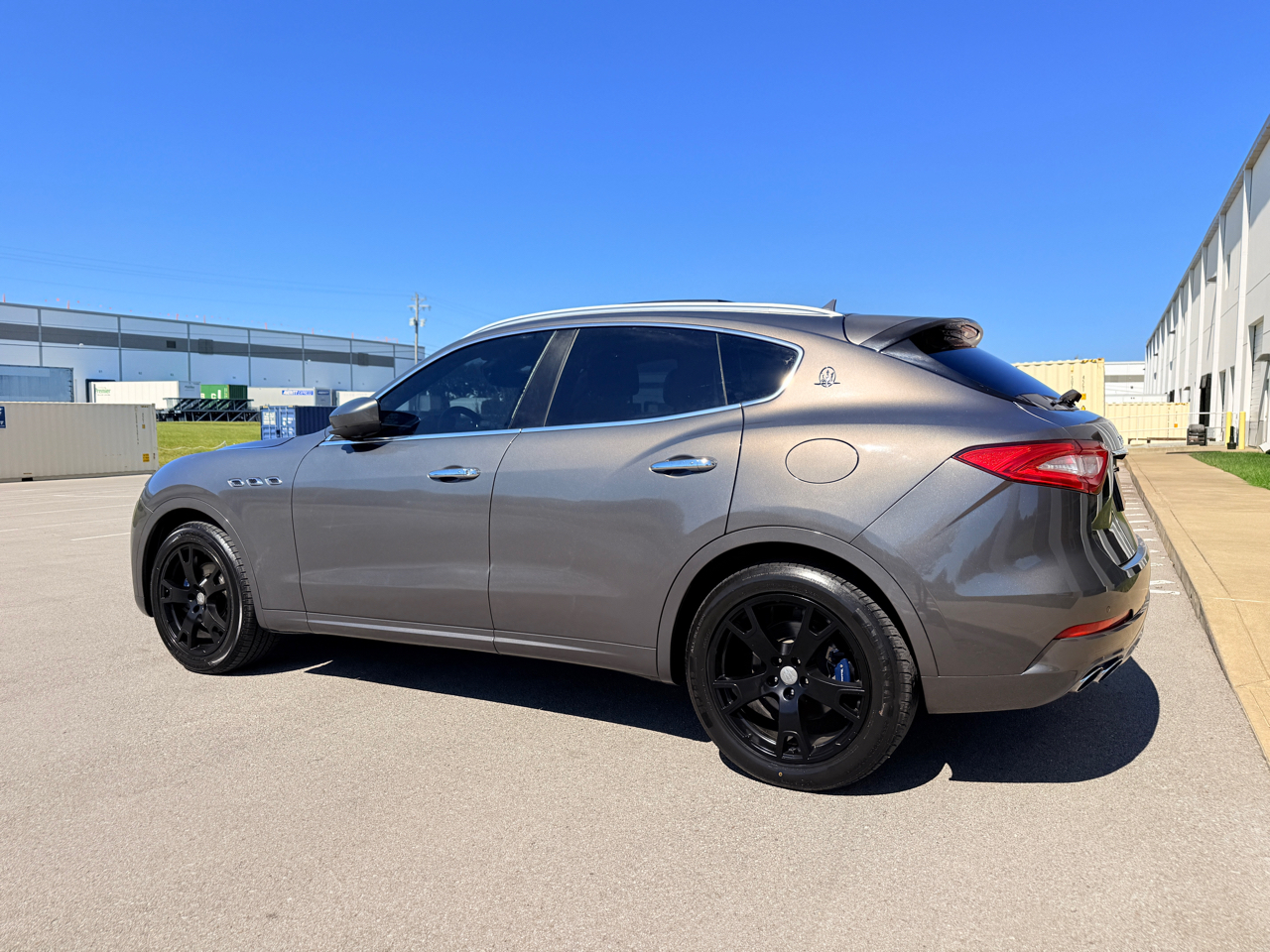 2017 Maserati Levante photo 3