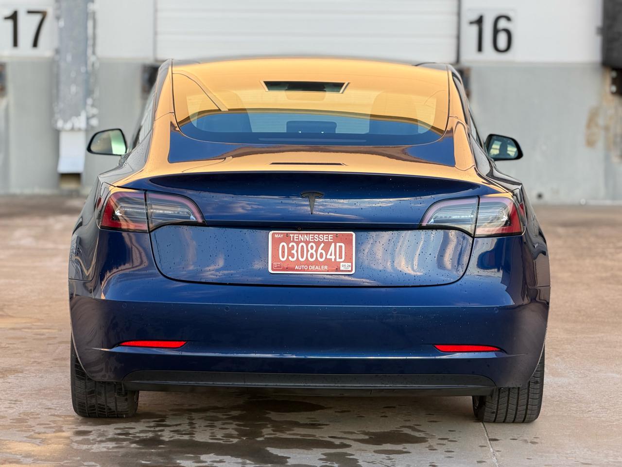 Tesla Model 3  2021