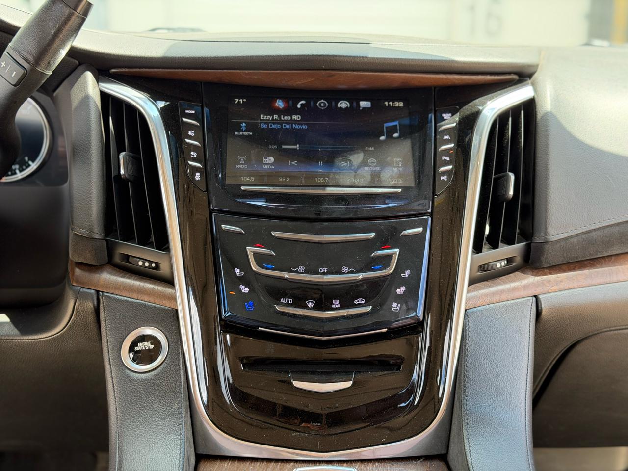 Cadillac Escalade Luxury 4WD 2017
