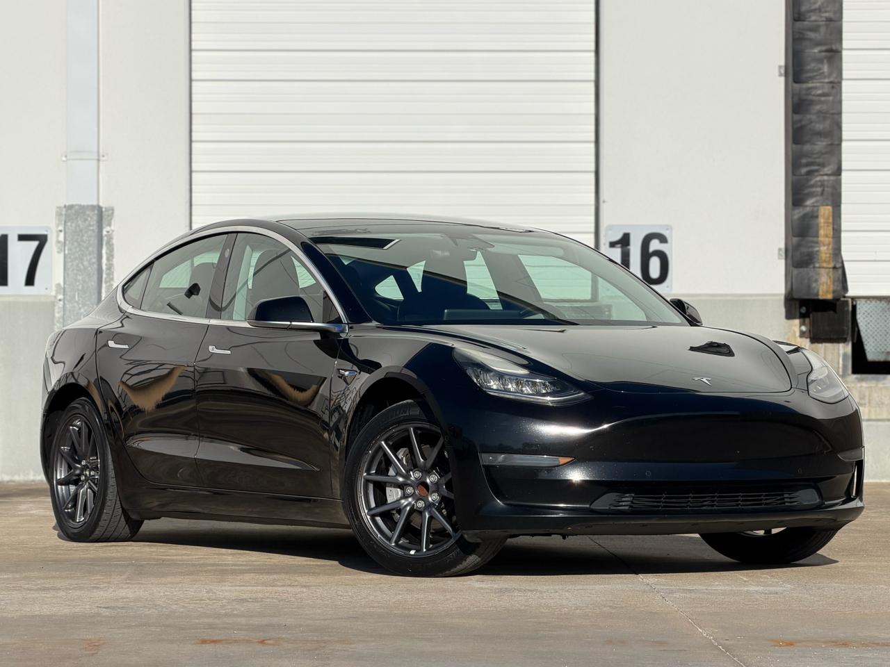 2019 Tesla Model 3 Standard Range Plus's photo