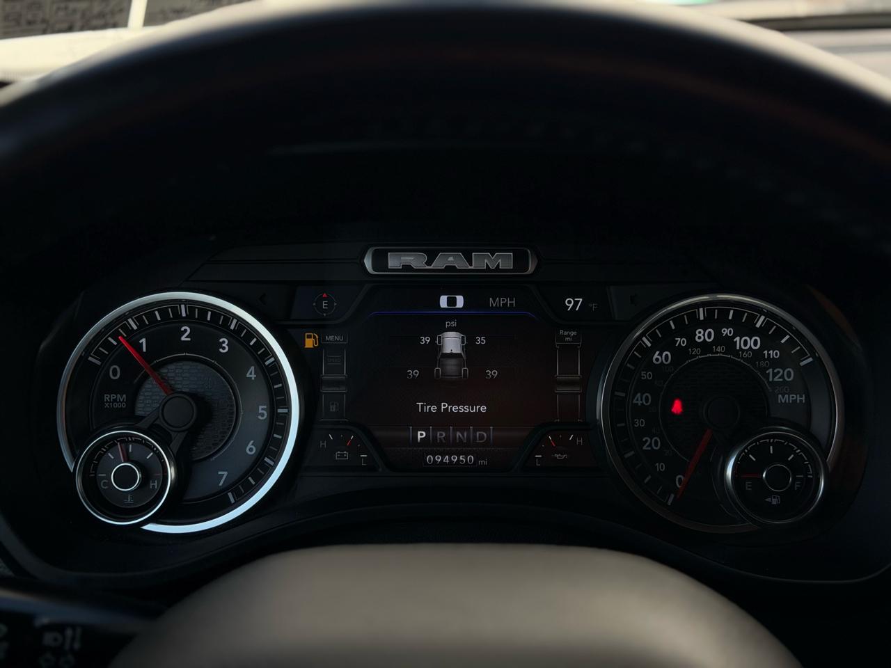 RAM 1500 Laramie Crew Cab SWB 4WD 2022