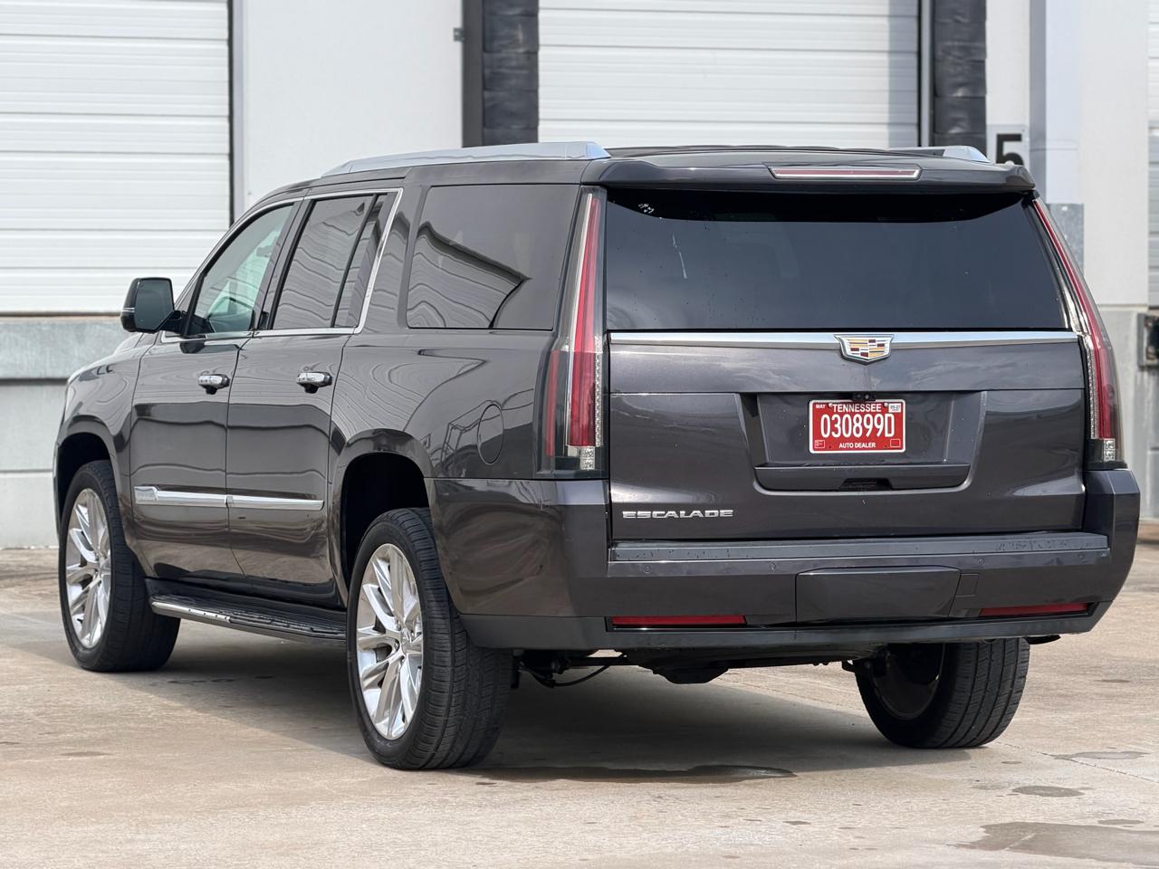 Cadillac Escalade ESV 2WD Luxury 2017