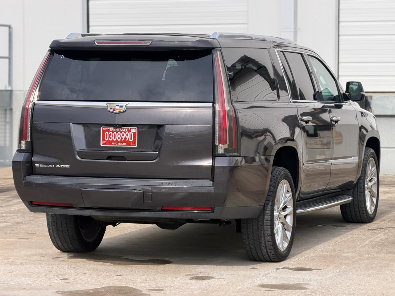 Cadillac Escalade ESV 2WD Luxury 2017