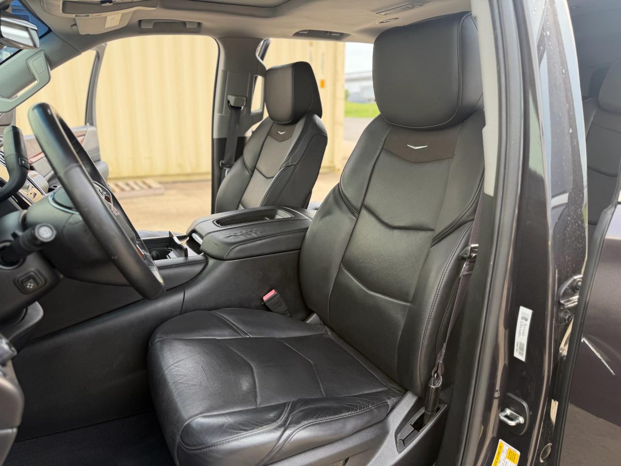 Cadillac Escalade ESV 2WD Luxury 2017