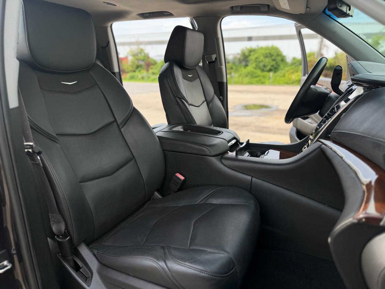 Cadillac Escalade ESV 2WD Luxury 2017