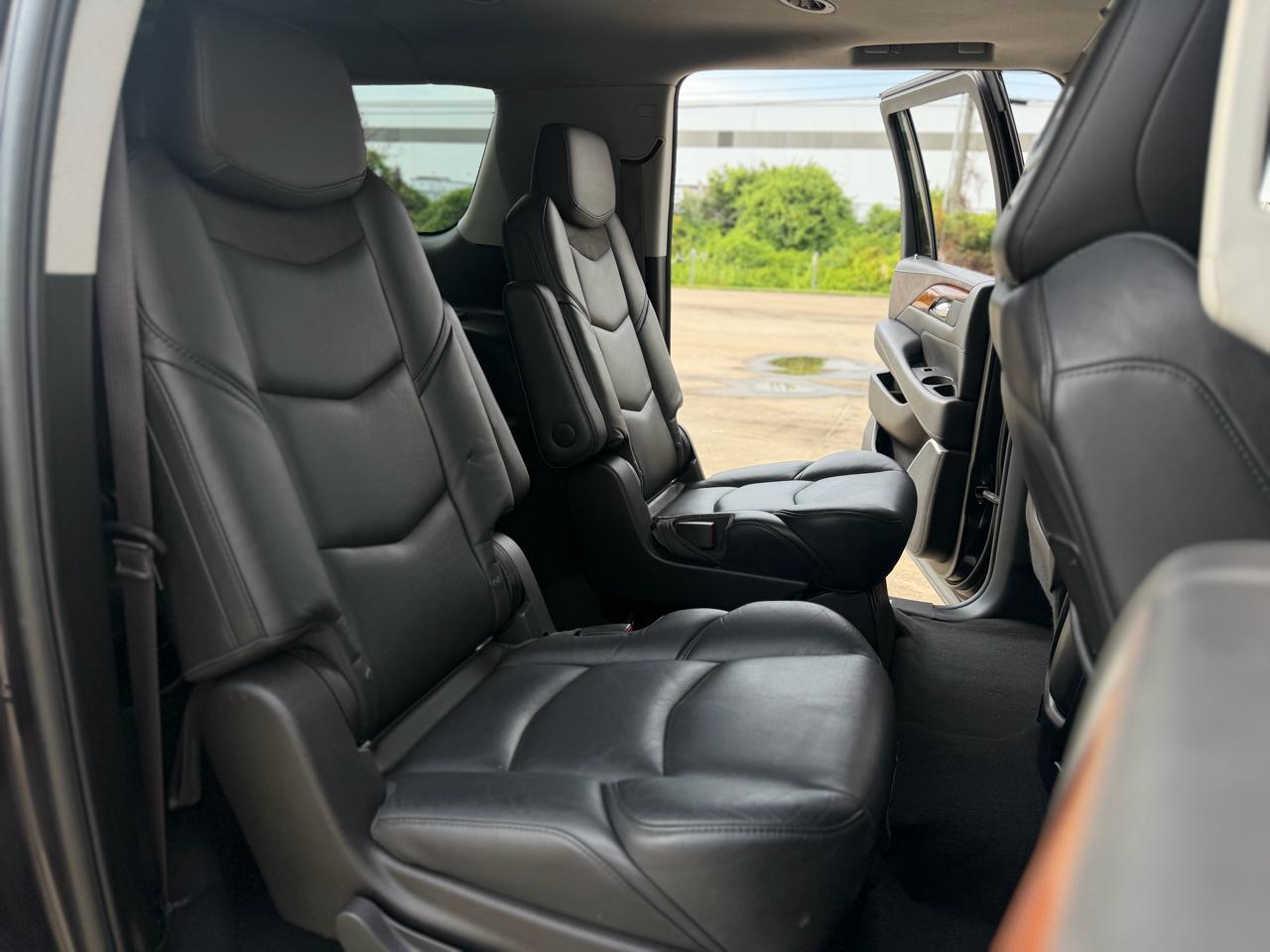 Cadillac Escalade ESV 2WD Luxury 2017