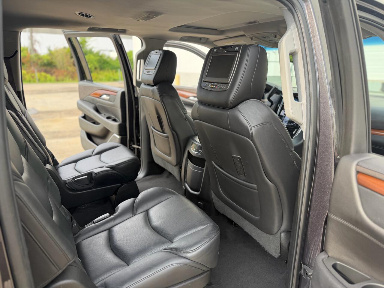 Cadillac Escalade ESV 2WD Luxury 2017