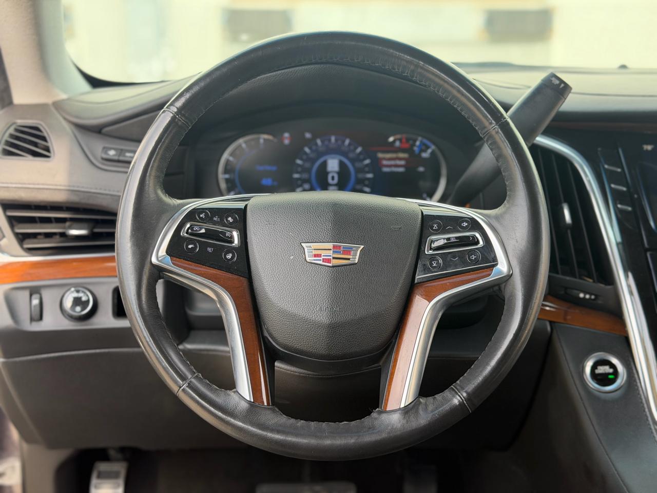 Cadillac Escalade ESV 2WD Luxury 2017