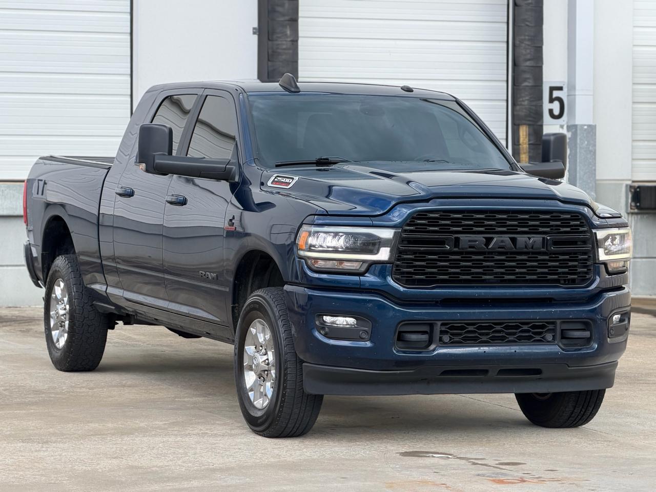 RAM 2500 SLT Mega Cab 4WD 2022