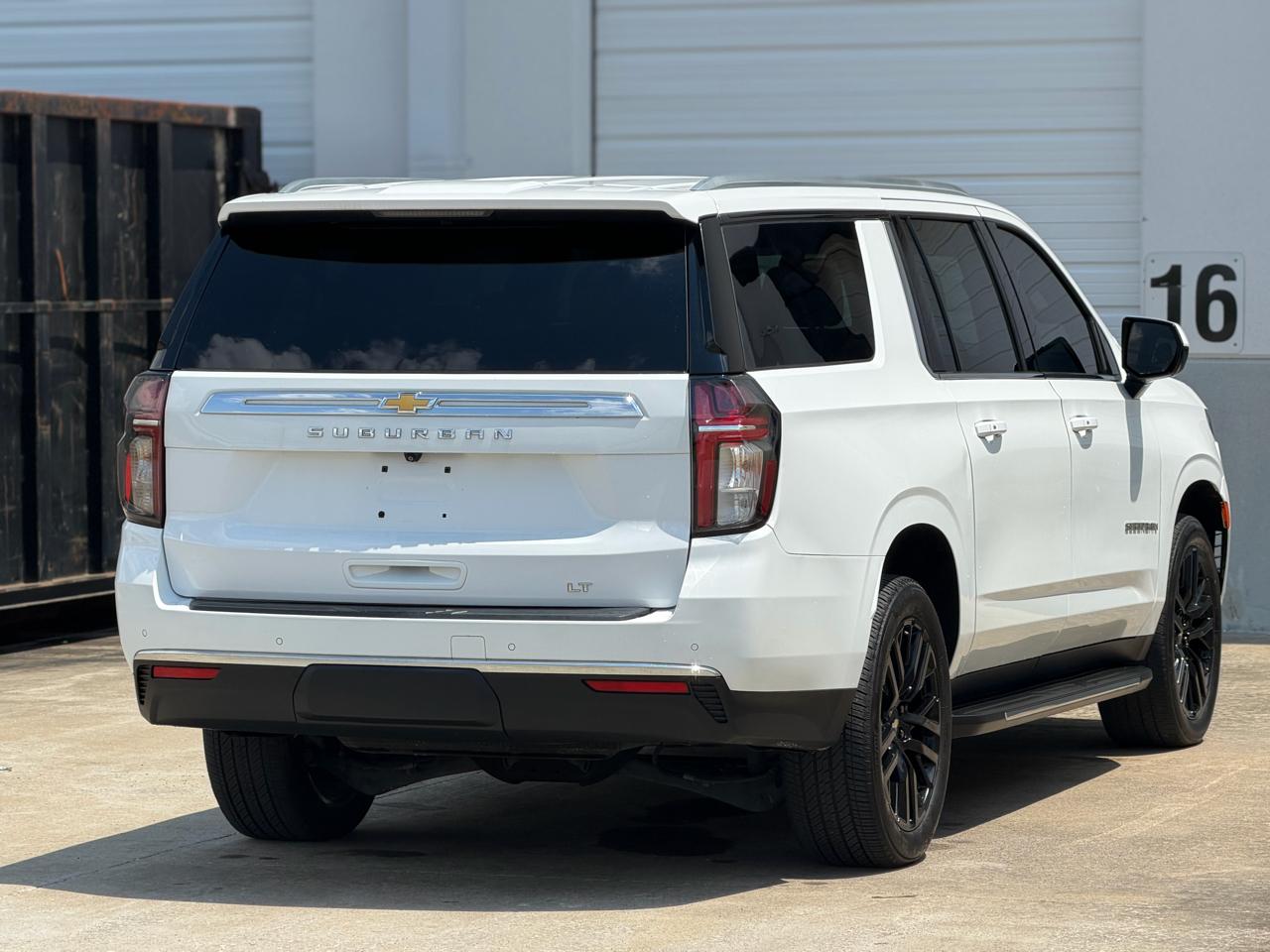 2022 Chevrolet Suburban LT - Photo 7