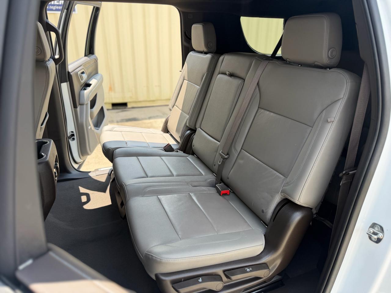 2022 Chevrolet Suburban LT - Photo 11