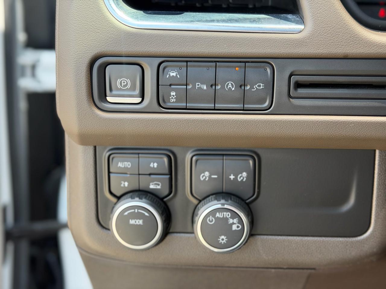 2022 Chevrolet Suburban LT - Photo 15