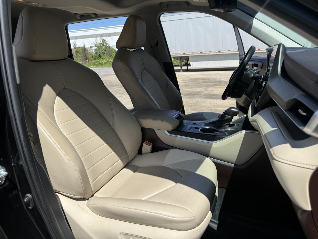 Toyota Highlander XLE FWD V6 2021