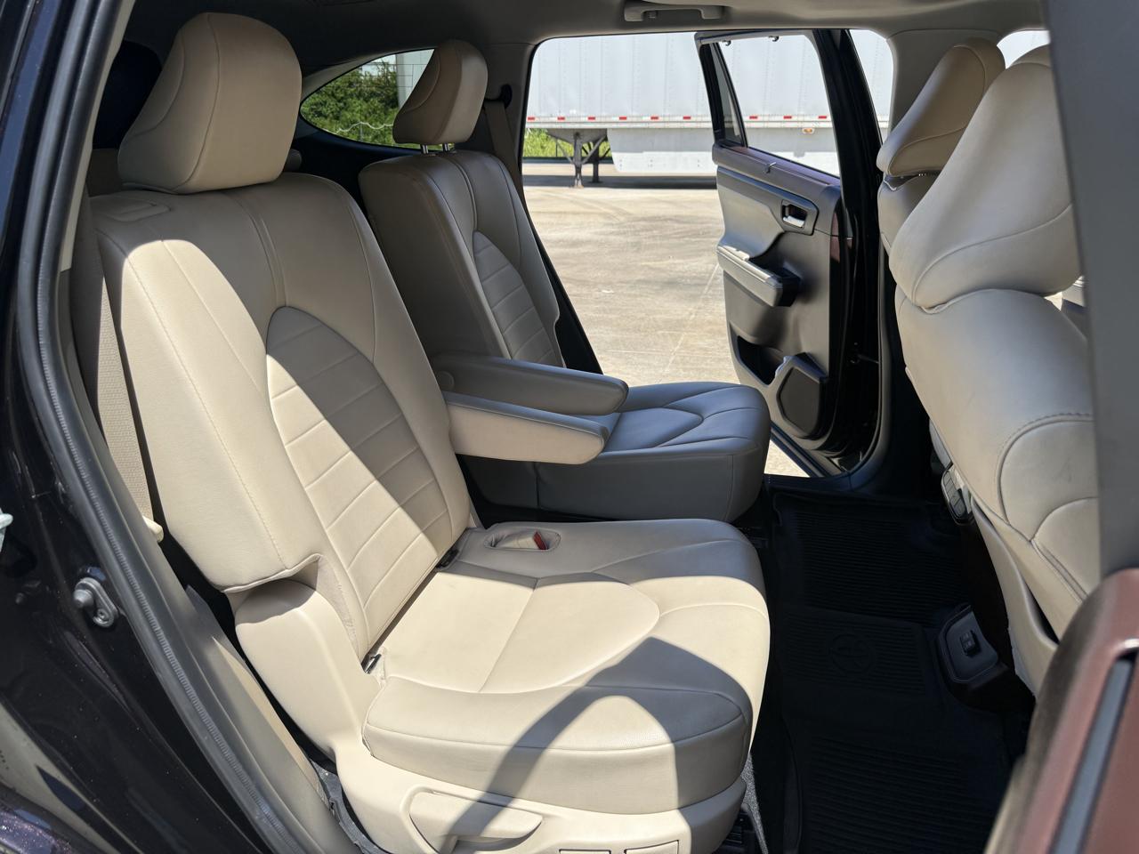Toyota Highlander XLE FWD V6 2021