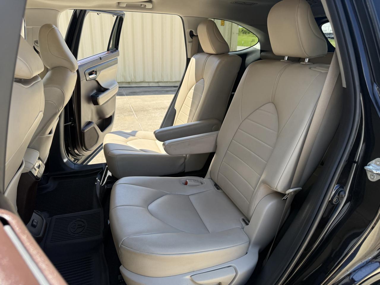 Toyota Highlander XLE FWD V6 2021