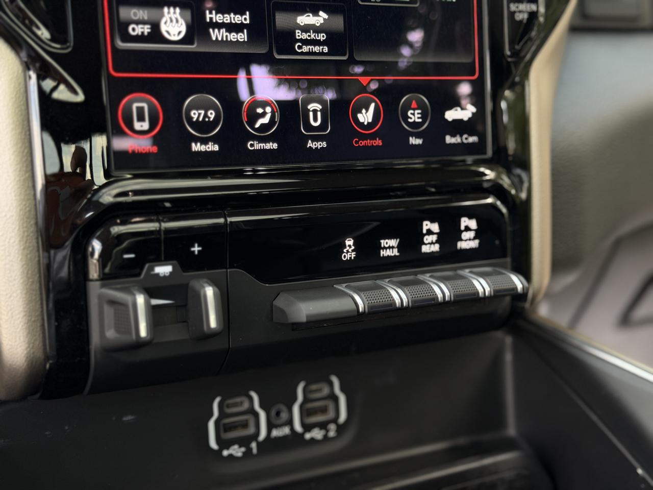 RAM 1500 Laramie Crew Cab SWB 4WD 2021