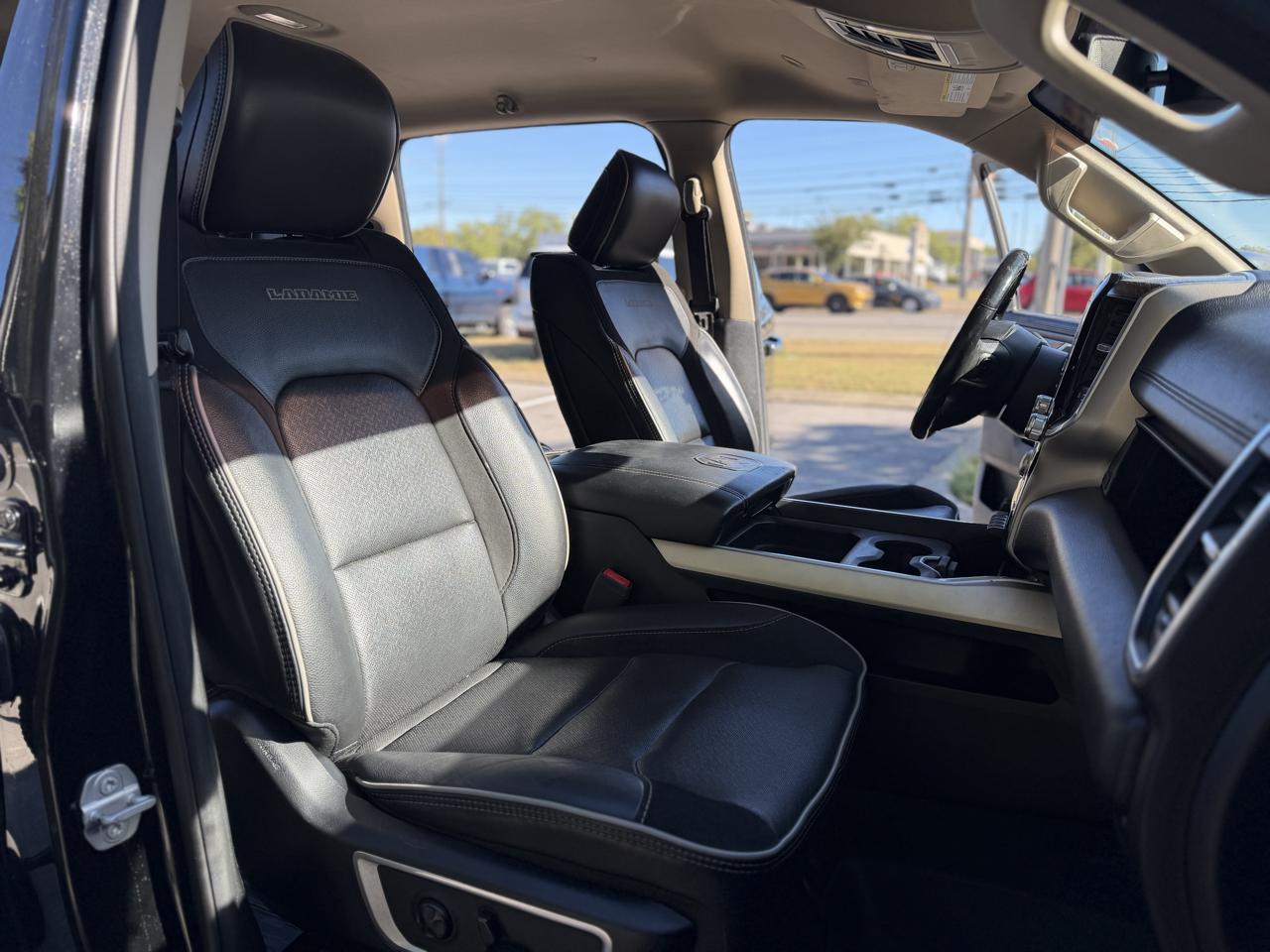 RAM 1500 Laramie Crew Cab SWB 4WD 2020