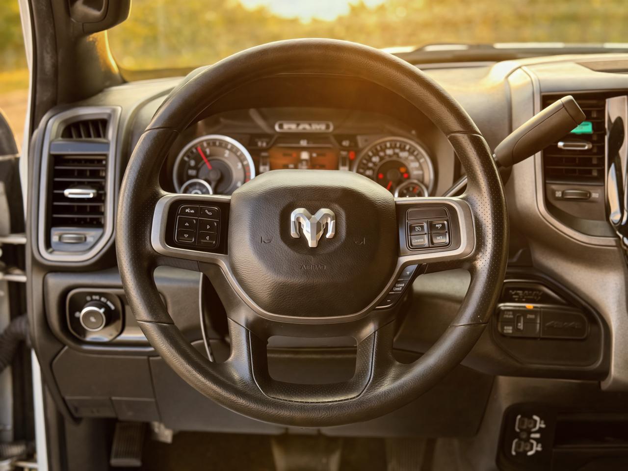 RAM 2500 Tradesman Crew Cab SWB 4WD 2022