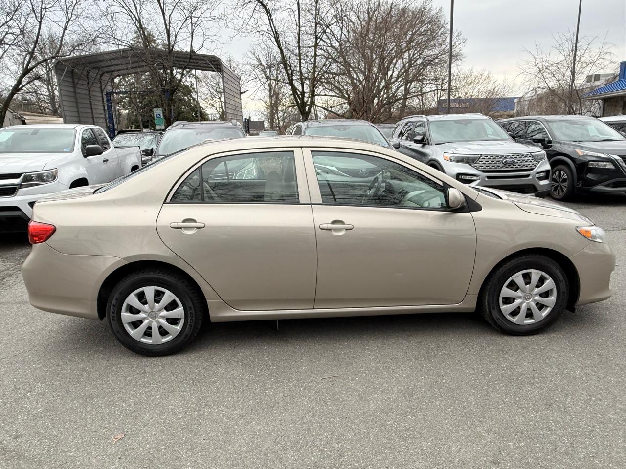 Toyota Corolla LE 2009