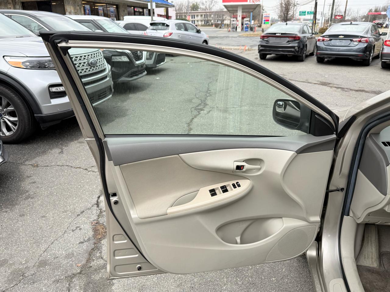 Toyota Corolla LE 2009