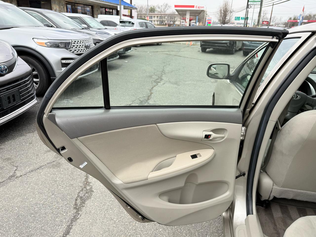 Toyota Corolla LE 2009