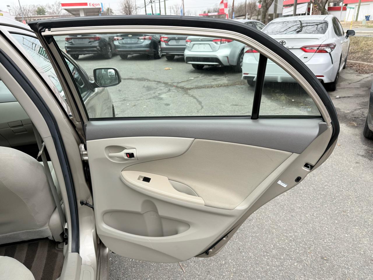 Toyota Corolla LE 2009