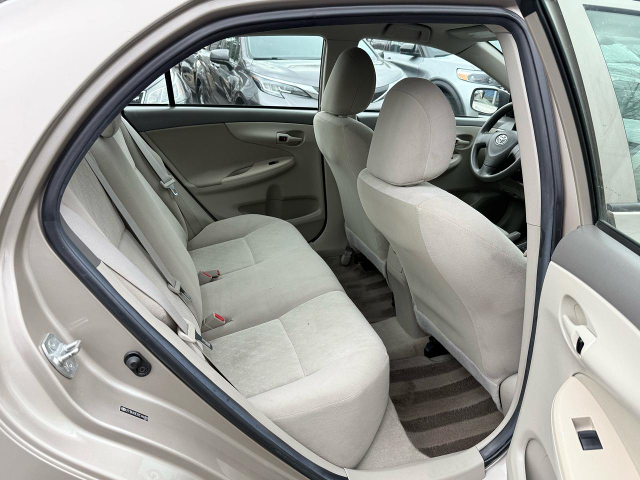 Toyota Corolla LE 2009