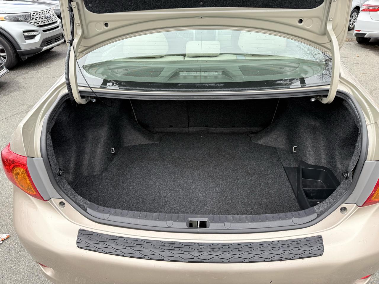 Toyota Corolla LE 2009