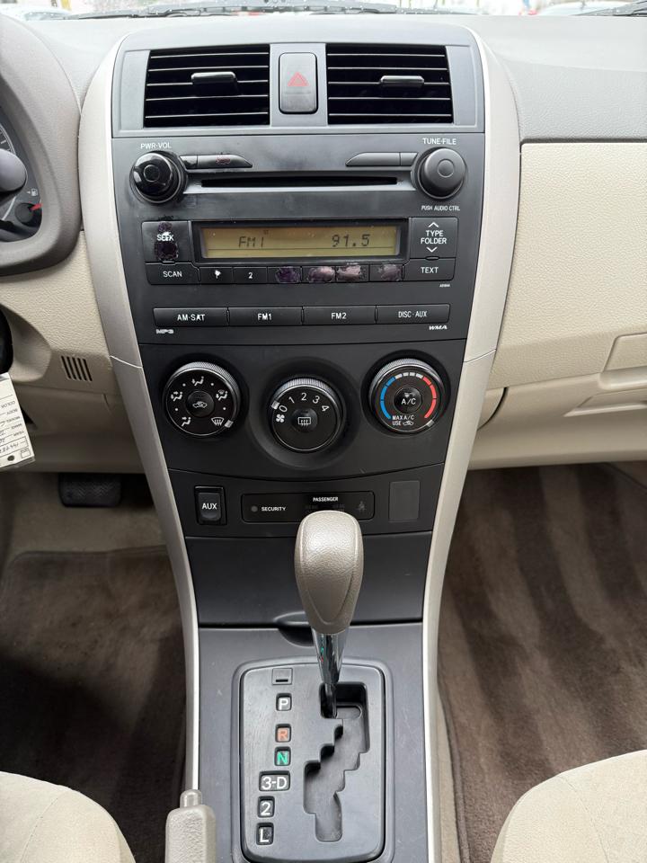 Toyota Corolla LE 2009