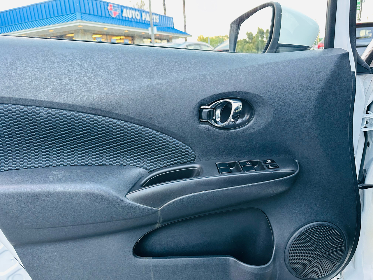 2016 Nissan Versa Note SV photo 7