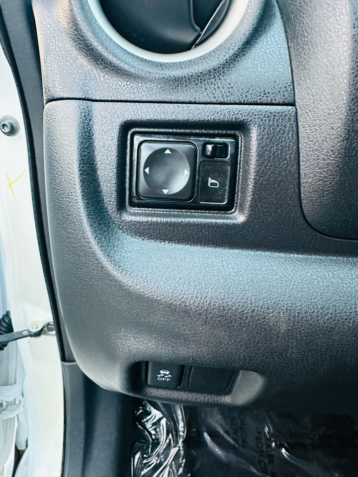 2016 Nissan Versa Note SV photo 8