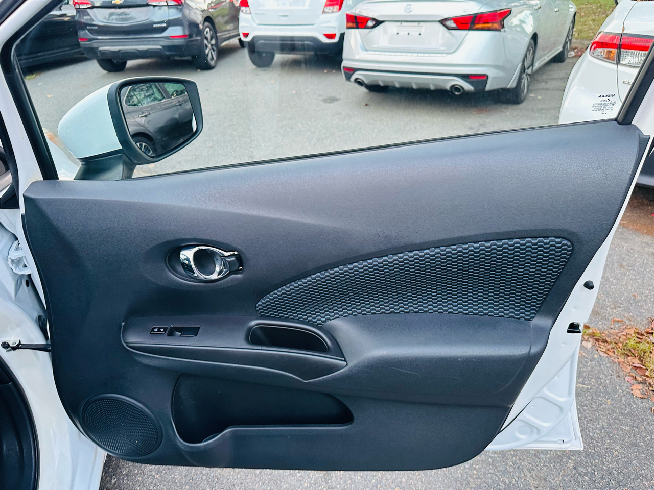 2016 Nissan Versa Note SV photo 19
