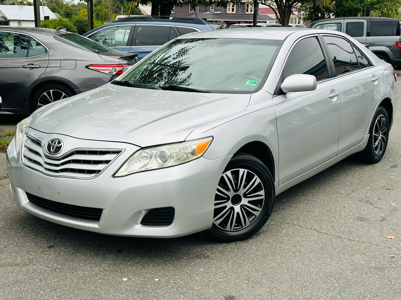 2010 Toyota Camry LE photo 2
