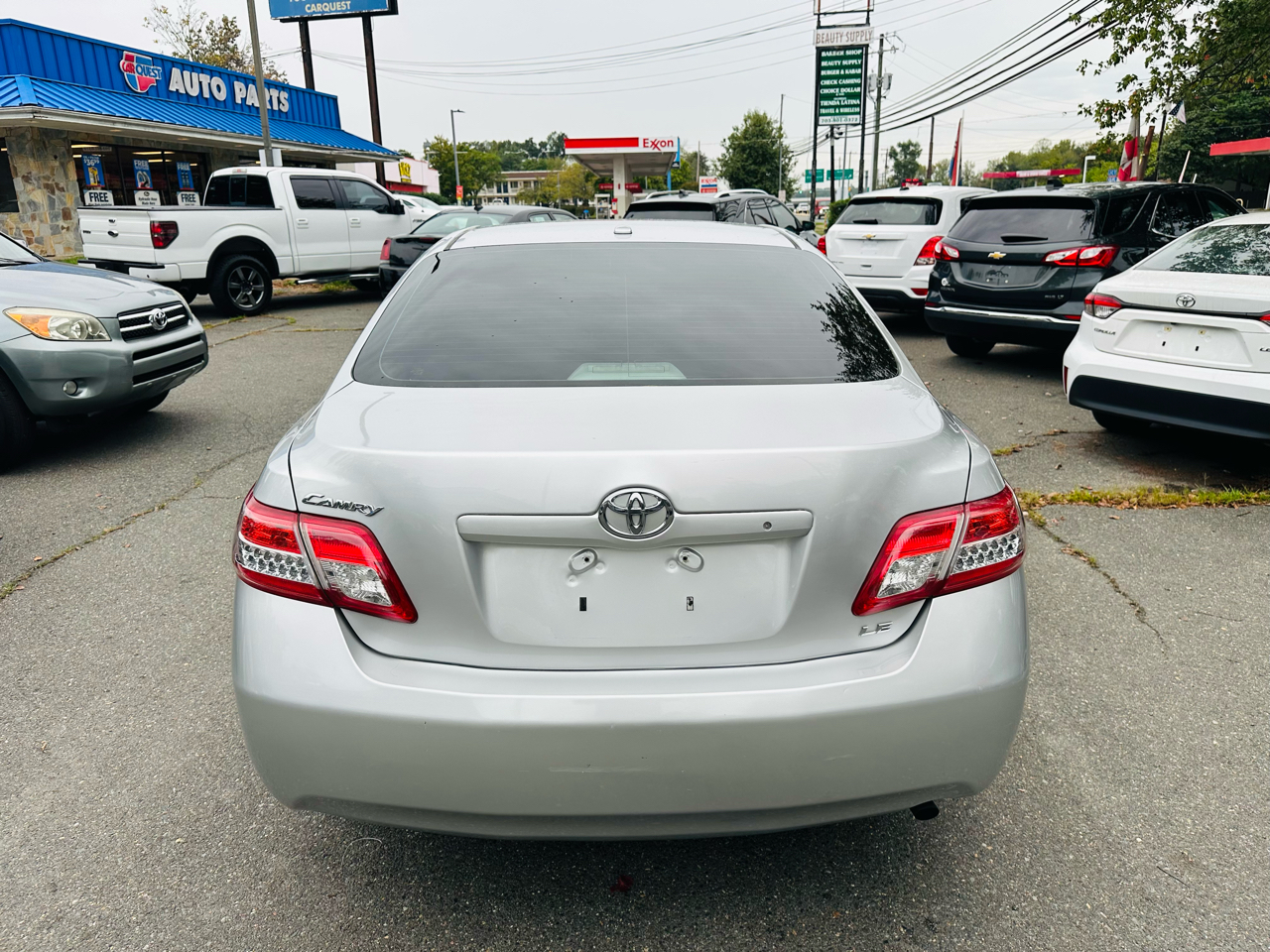 2010 Toyota Camry LE photo 3
