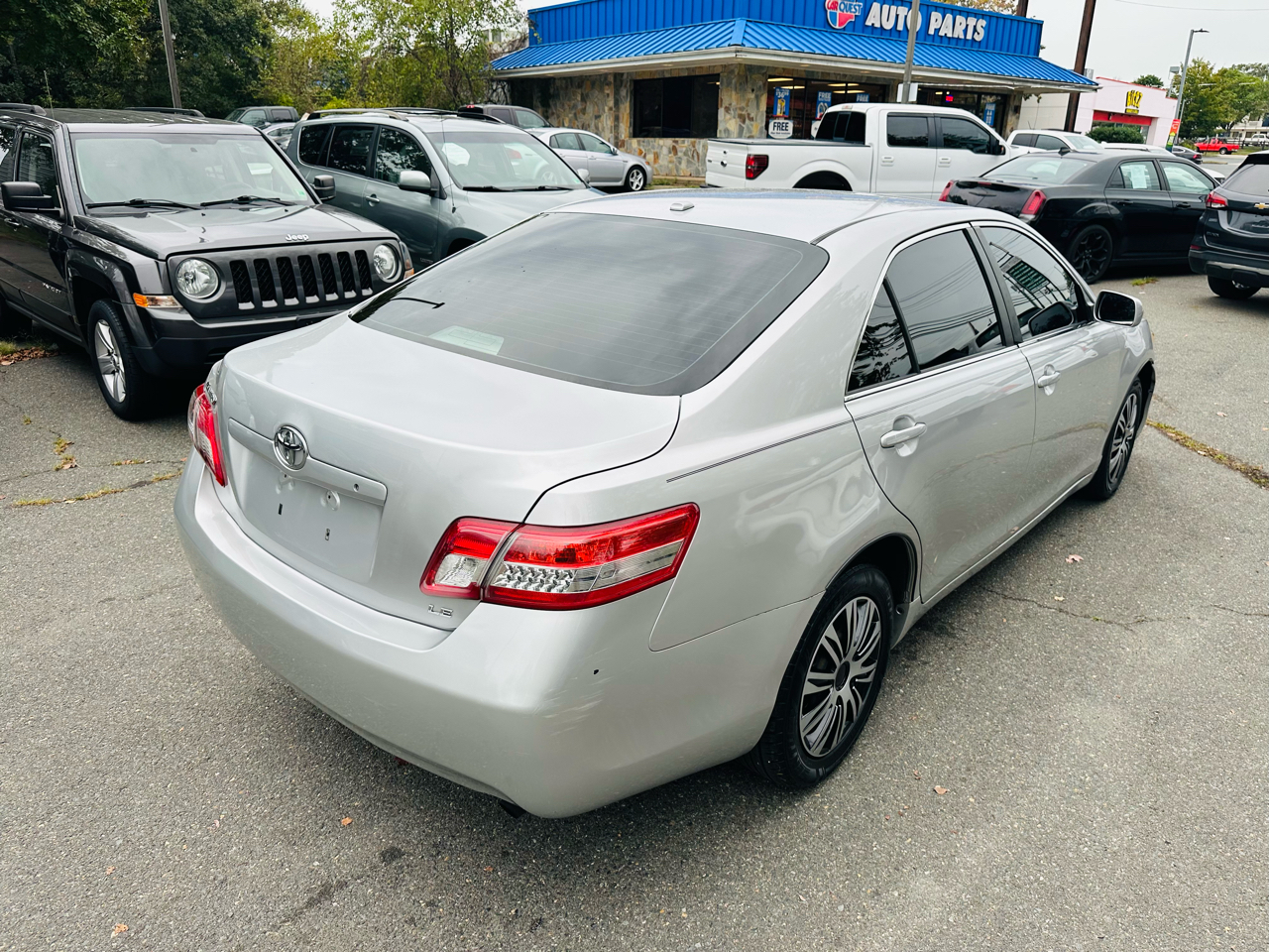 2010 Toyota Camry LE photo 4