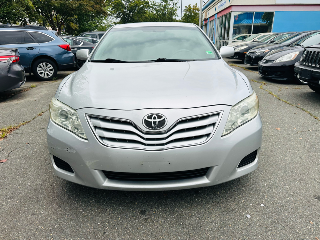 2010 Toyota Camry LE photo 6