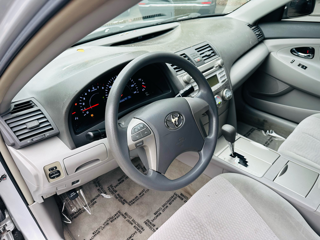 2010 Toyota Camry LE photo 7