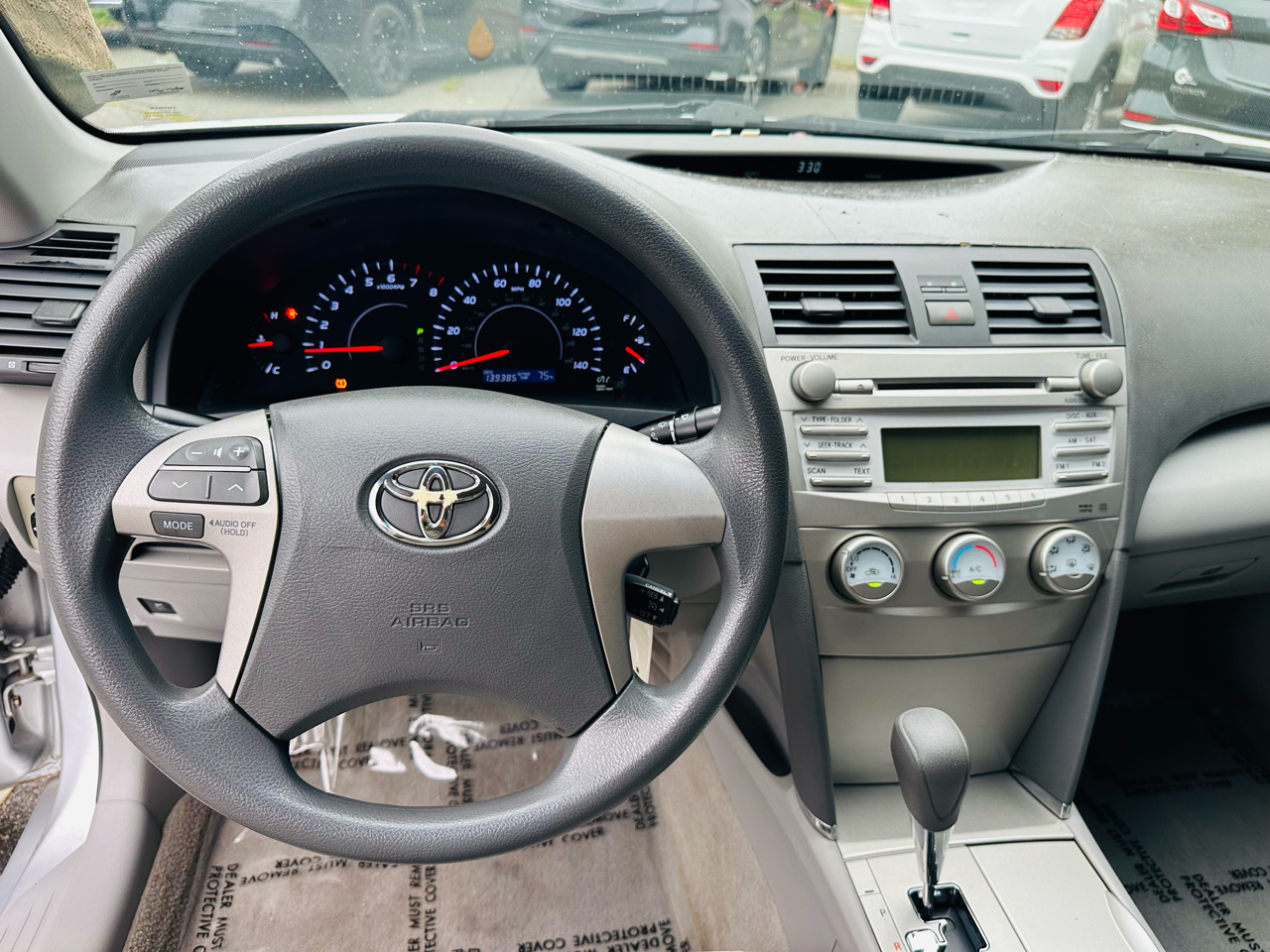 2010 Toyota Camry LE photo 8
