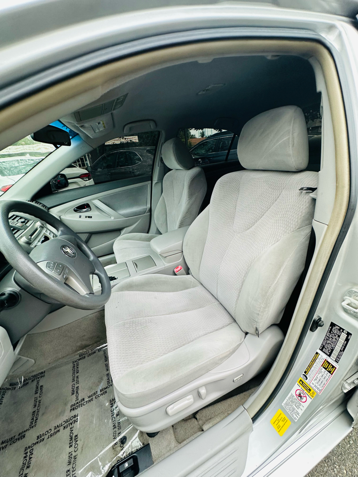 2010 Toyota Camry LE photo 12